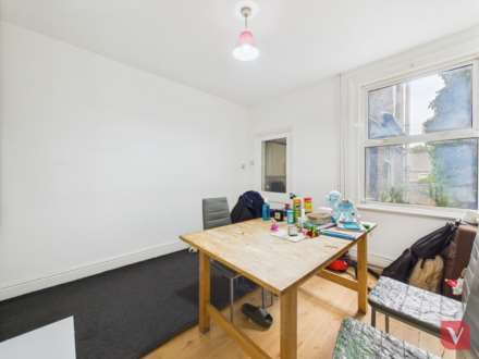 Tavistock Crescent, Luton, Image 4