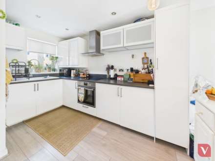 Hutton Close, Luton, Image 5