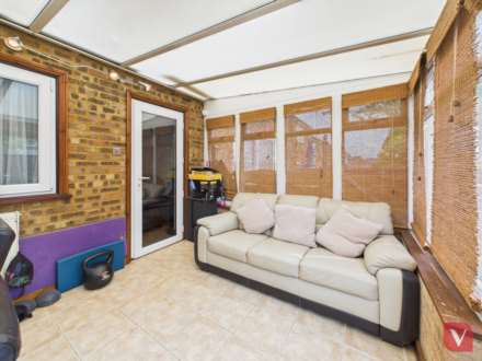 Brussels Way, Luton, Image 10