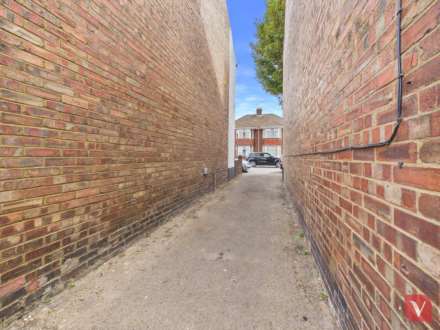 Gardenia Avenue, Luton, Image 12
