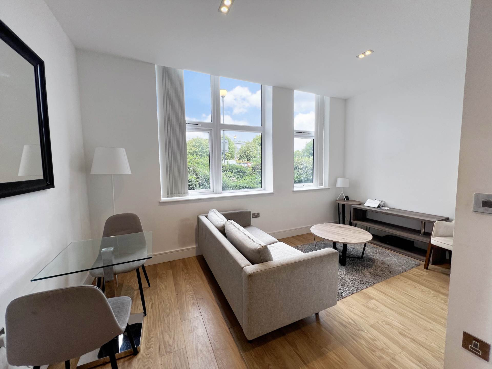 Laporte Way, Luton, Image 4