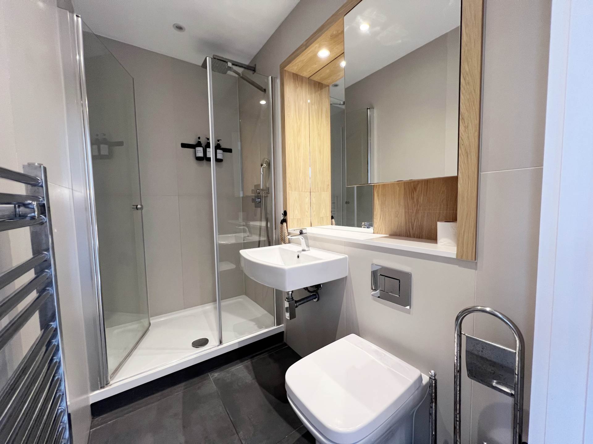 Laporte Way, Luton, Image 9