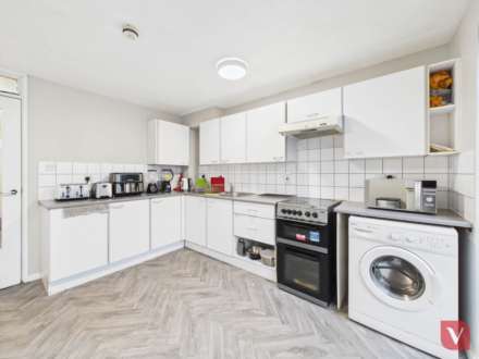 Cleavers Avenue, Conniburrow, Image 10