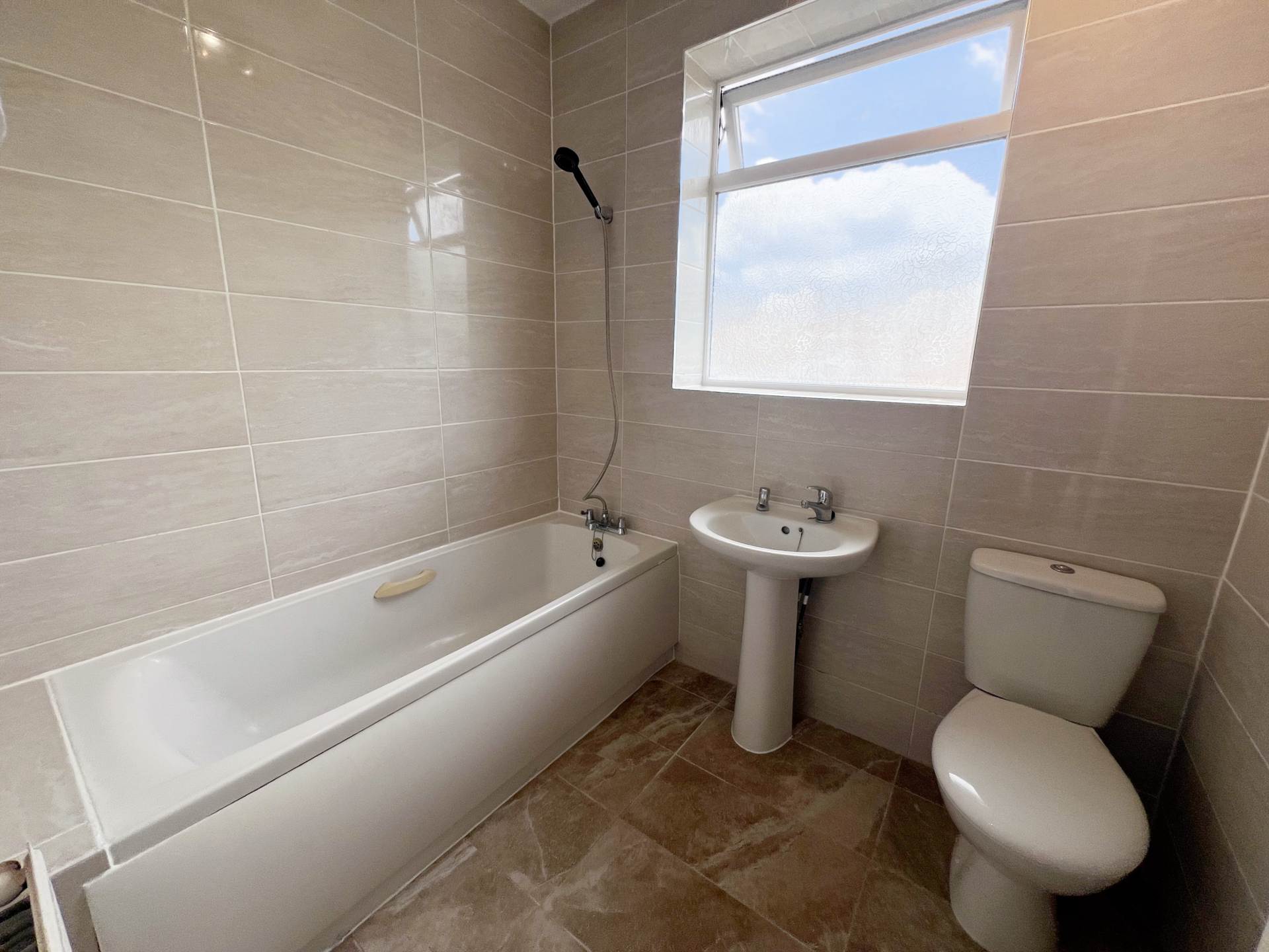 Strathmore Avenue, Luton, Image 4