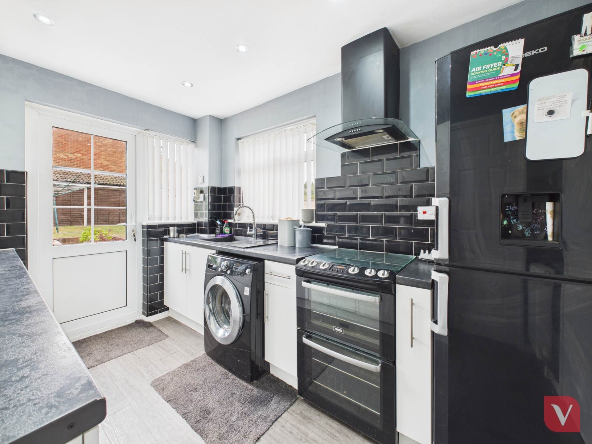 Large plot on Enderby Road, Luton, Image 10