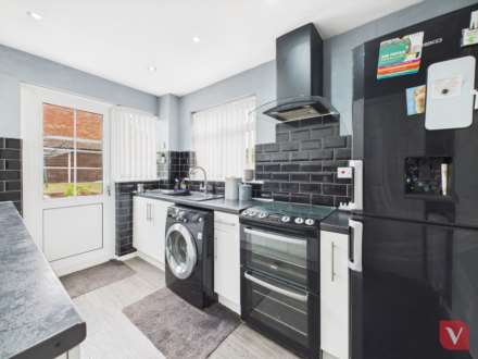 Large plot on Enderby Road, Luton, Image 10