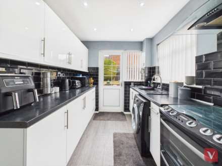 Large plot on Enderby Road, Luton, Image 8