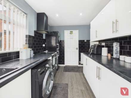 Large plot on Enderby Road, Luton, Image 9