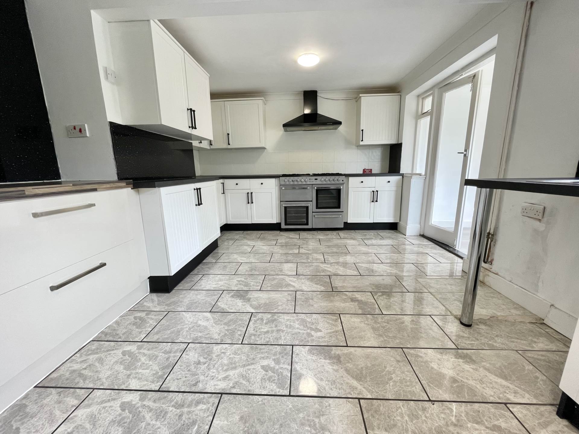 Queens Drive, Bedford, Image 7