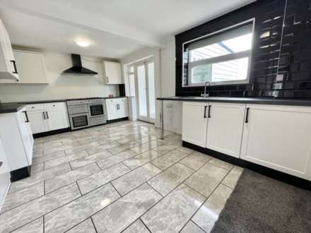 Queens Drive, Bedford, Image 2