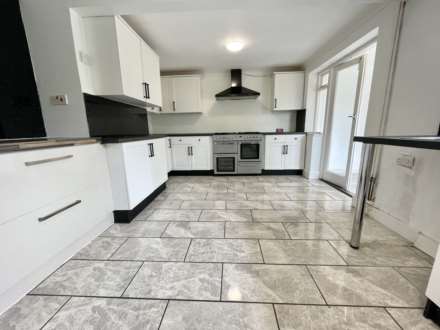 Queens Drive, Bedford, Image 7