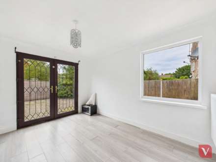 Queens Drive, Bedford, Image 8