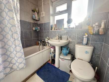 Midhurst Gardens, Luton, Image 10