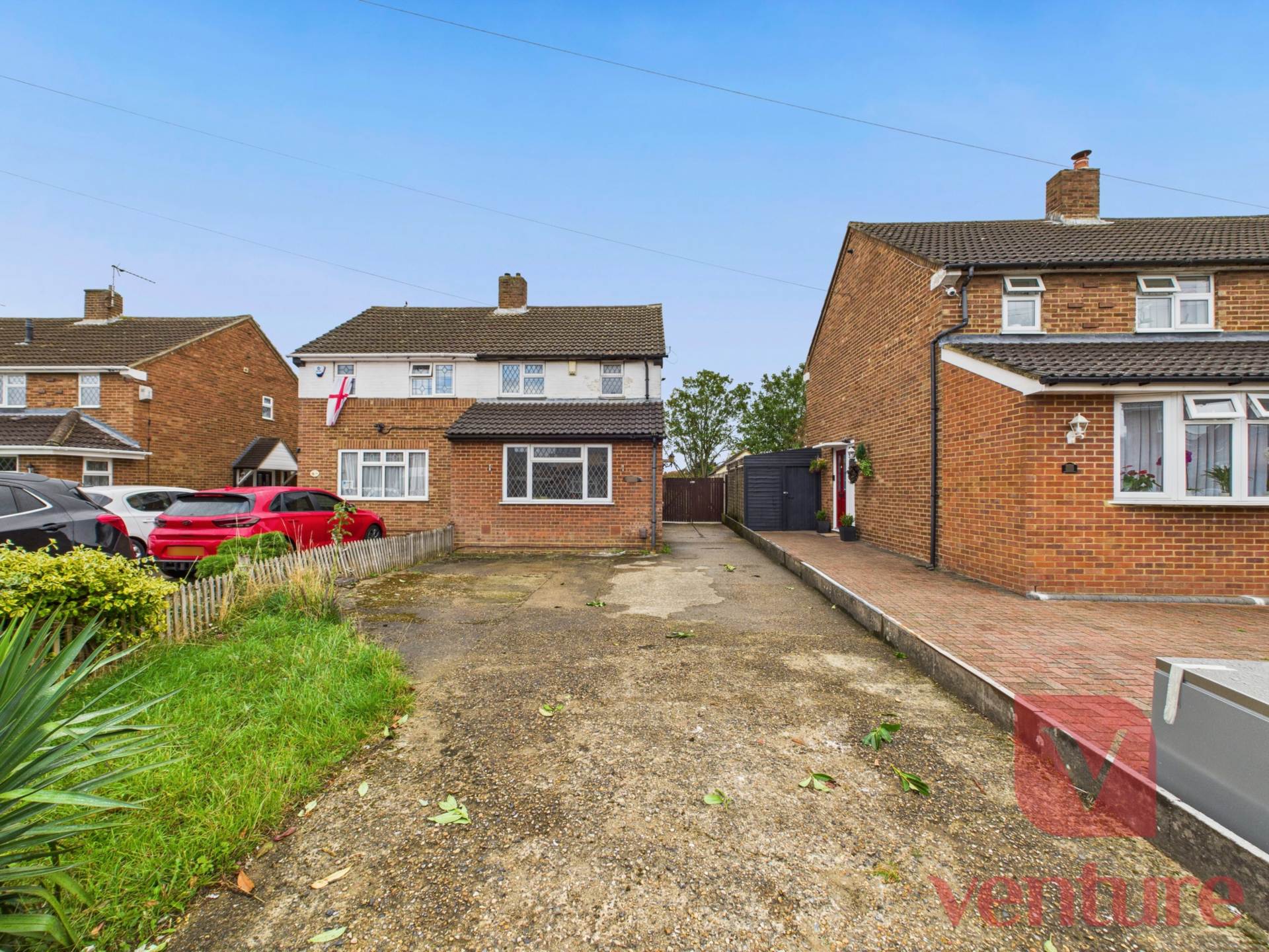 Newnham Close, Luton, Image 1