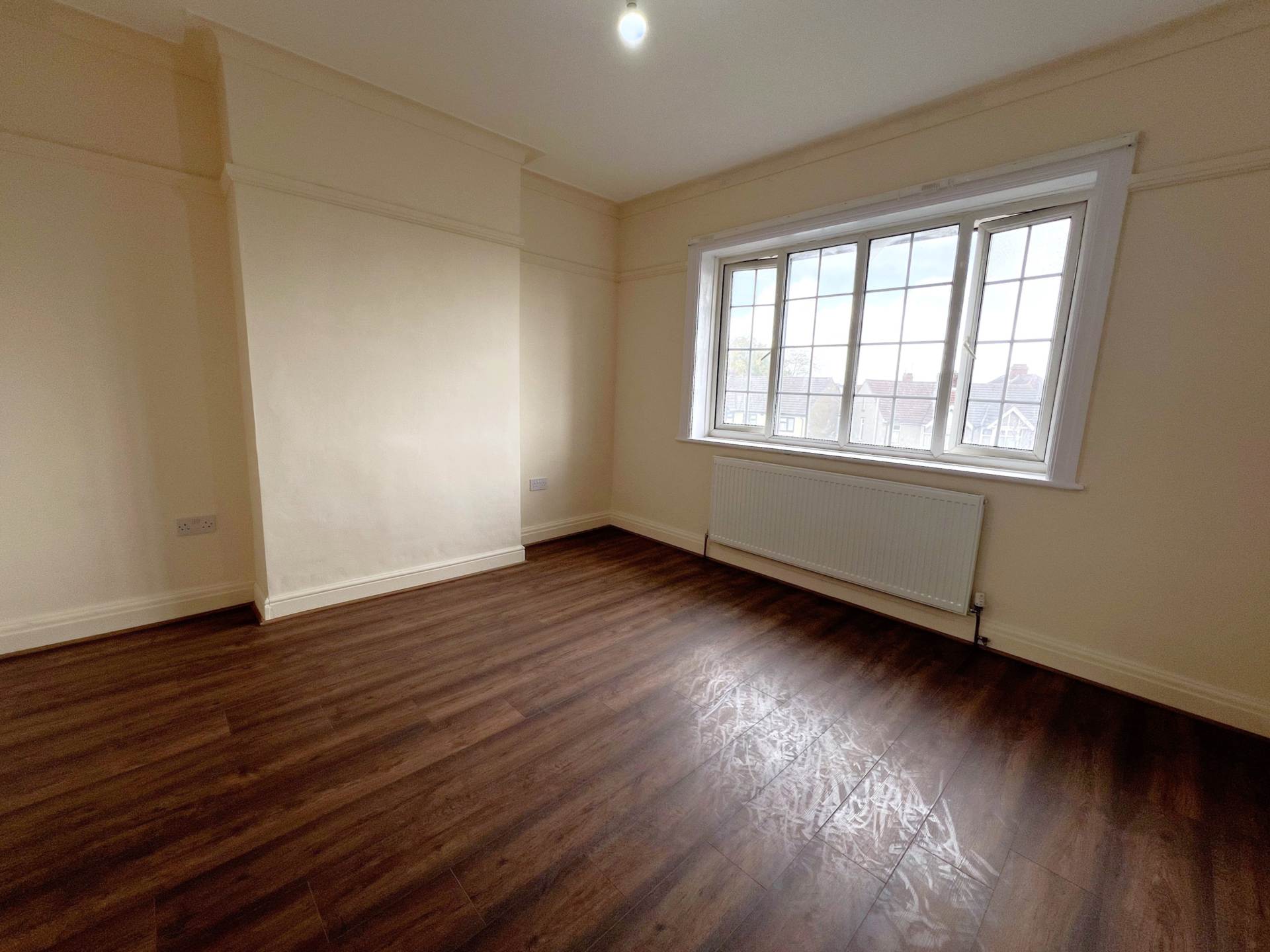 Dunstable Court, Luton, Image 4
