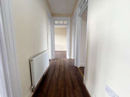 Dunstable Court, Luton, Image 2