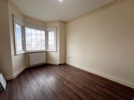 Dunstable Court, Luton, Image 5