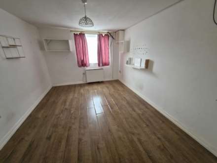 Milliners Court, Luton, Image 7