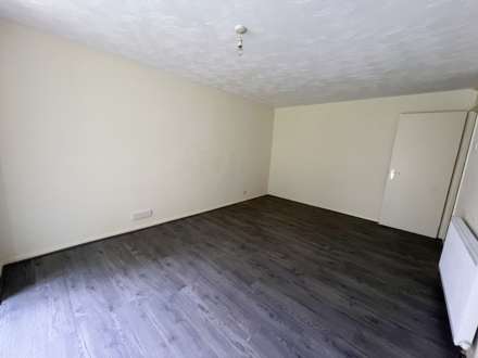 Woburn Court, Luton, Image 4