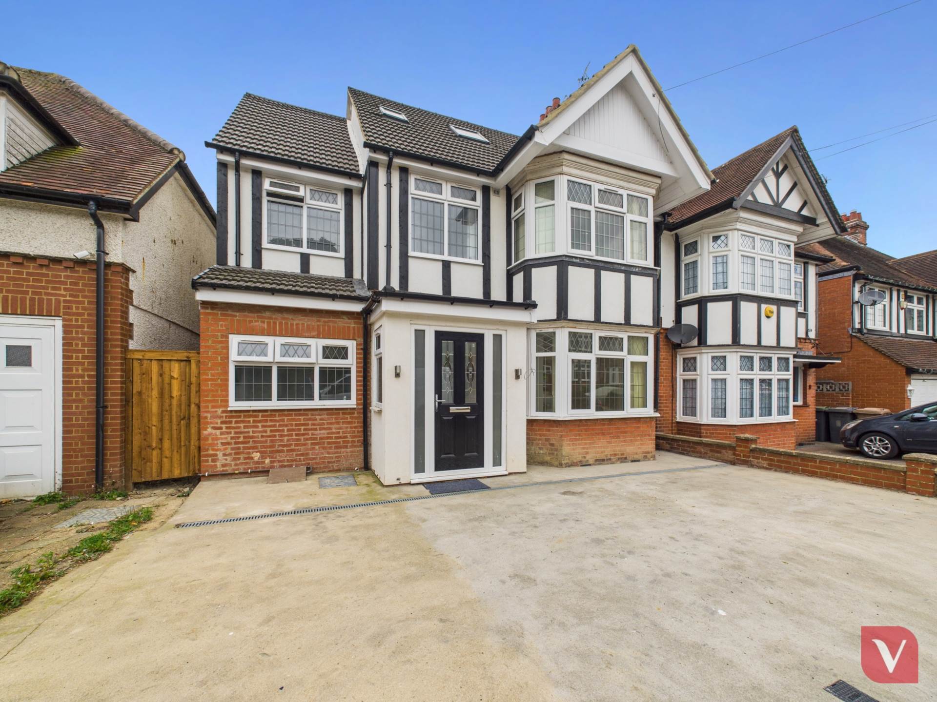 Elmwood Crescent, Luton, Image 1