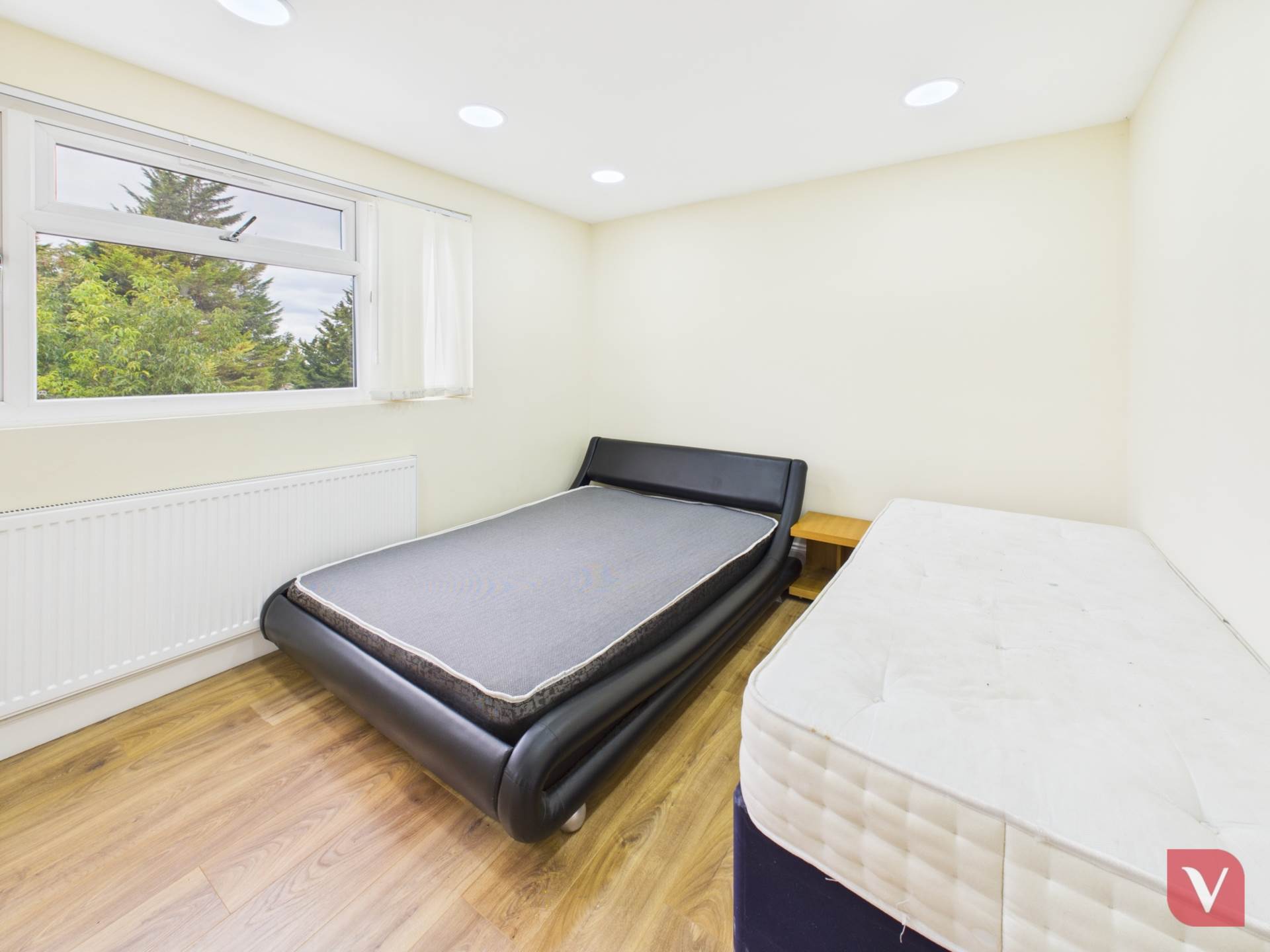 Elmwood Crescent, Luton, Image 10