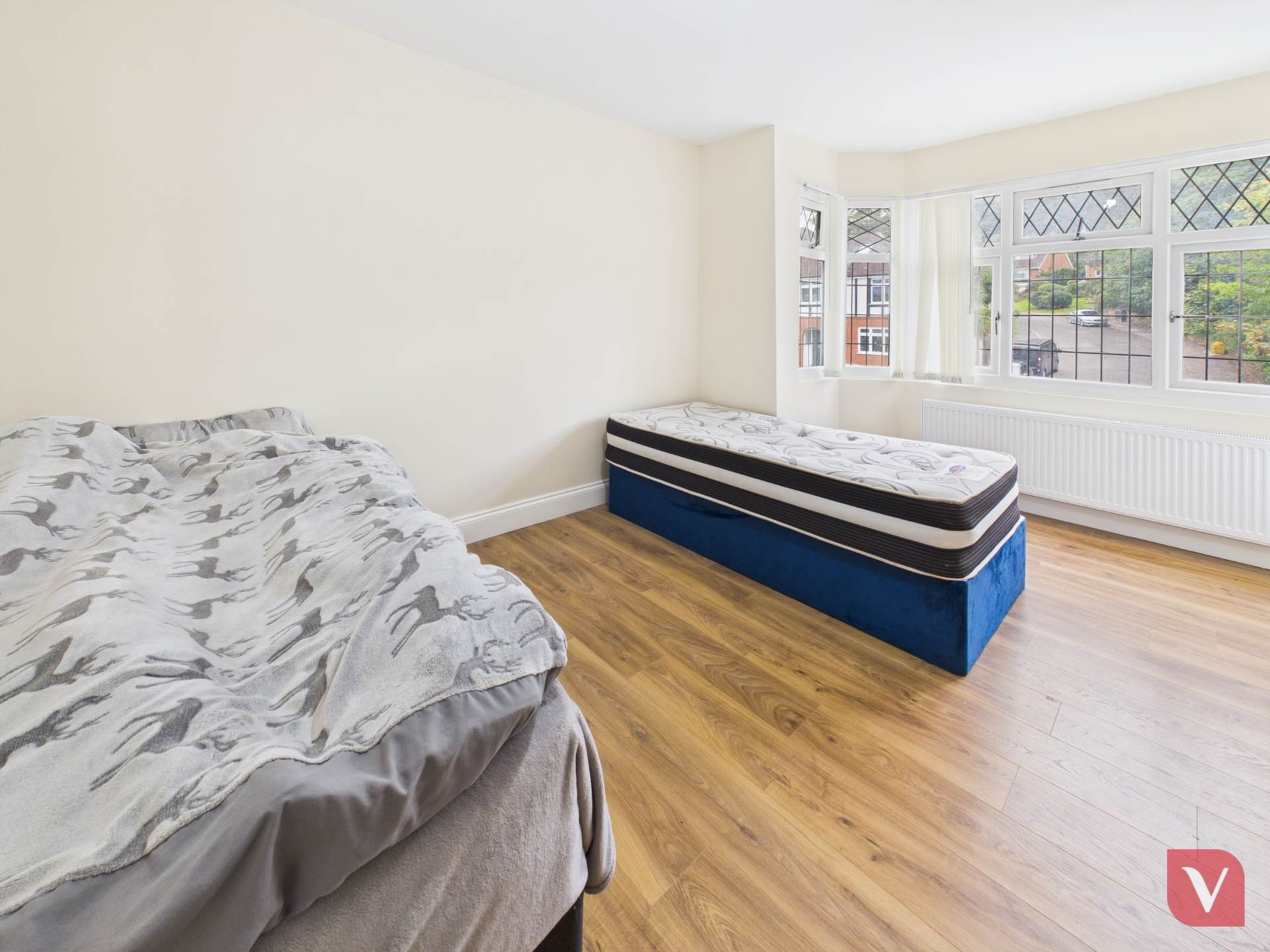 Elmwood Crescent, Luton, Image 13