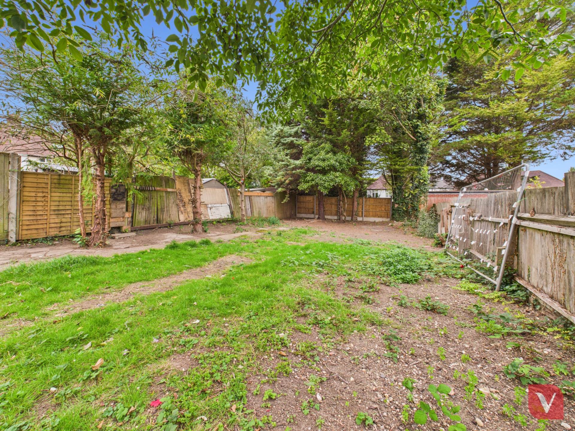 Elmwood Crescent, Luton, Image 19