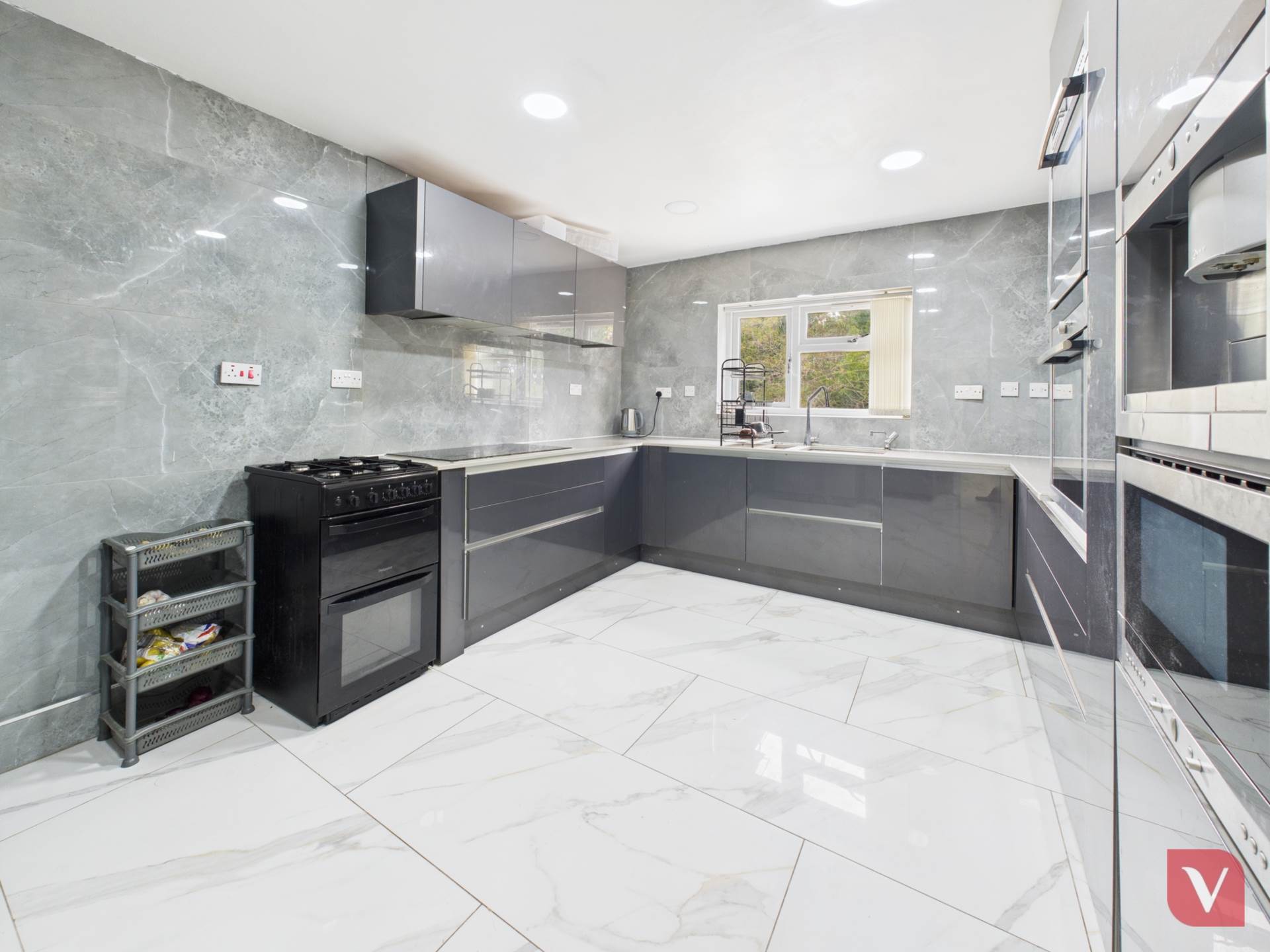 Elmwood Crescent, Luton, Image 2