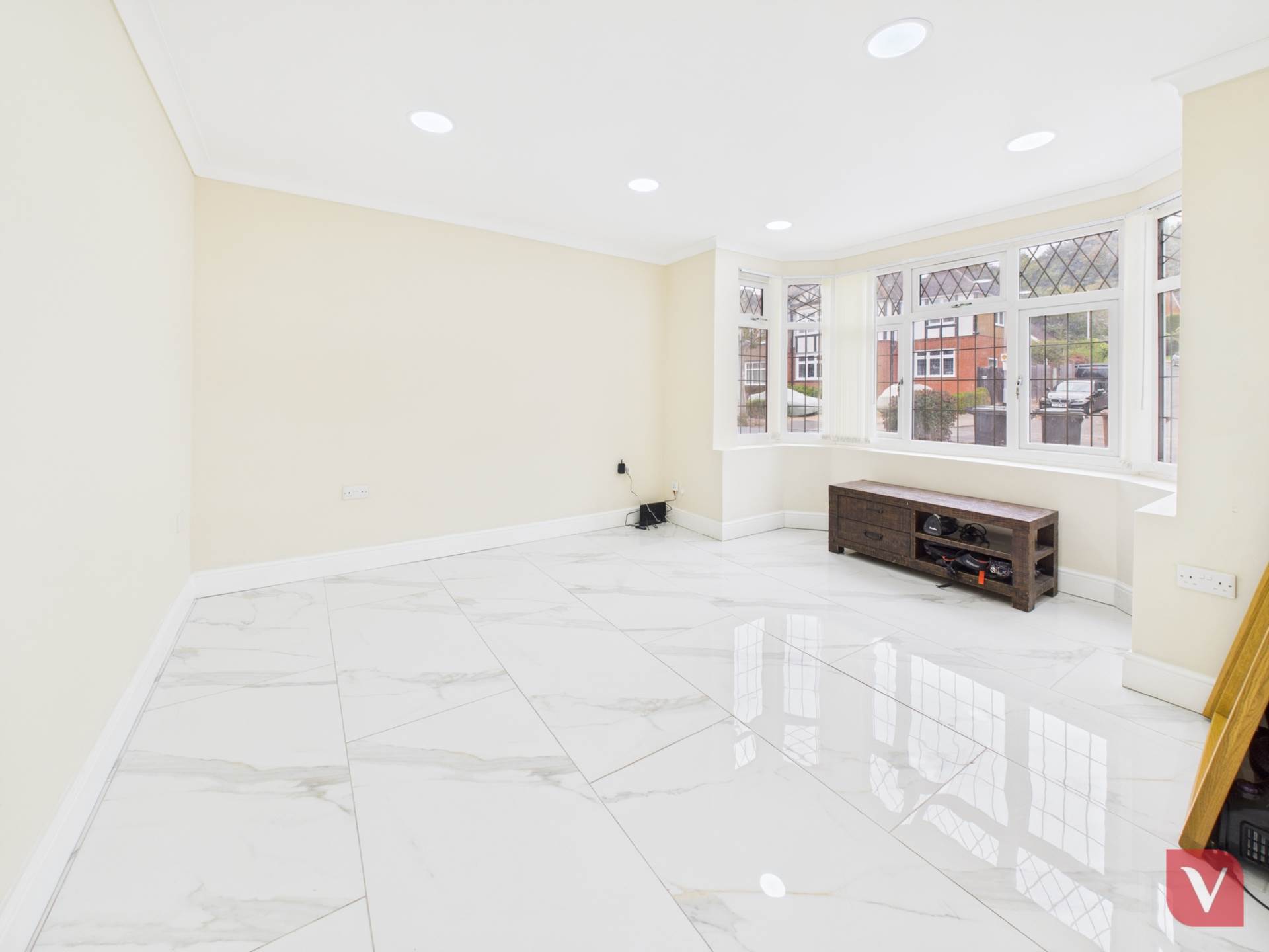 Elmwood Crescent, Luton, Image 3