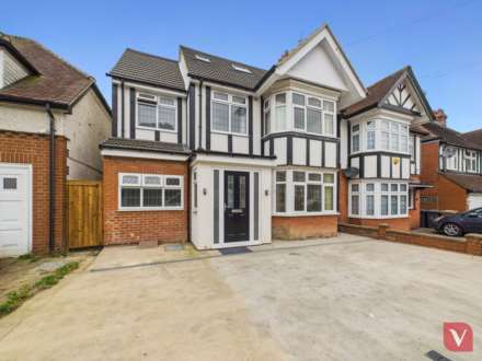 Elmwood Crescent, Luton