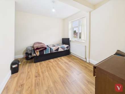 Elmwood Crescent, Luton, Image 11