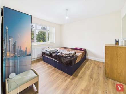 Elmwood Crescent, Luton, Image 12