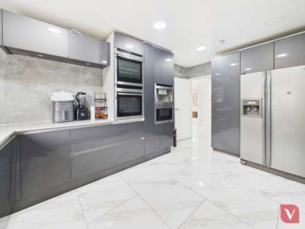 Elmwood Crescent, Luton, Image 18