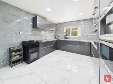 Elmwood Crescent, Luton, Image 2