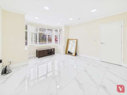 Elmwood Crescent, Luton, Image 4