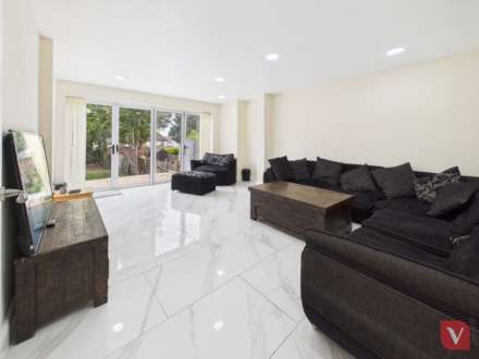 Elmwood Crescent, Luton, Image 7