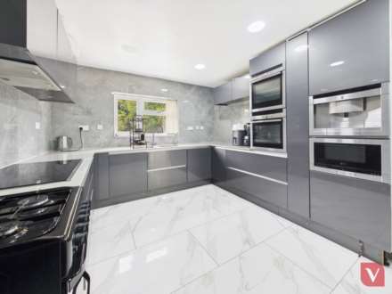 Elmwood Crescent, Luton, Image 8