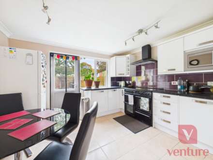 Conniburrow Boulevard, Milton Keynes, Image 4