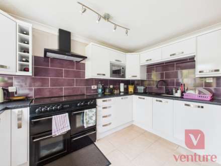 Conniburrow Boulevard, Milton Keynes, Image 6