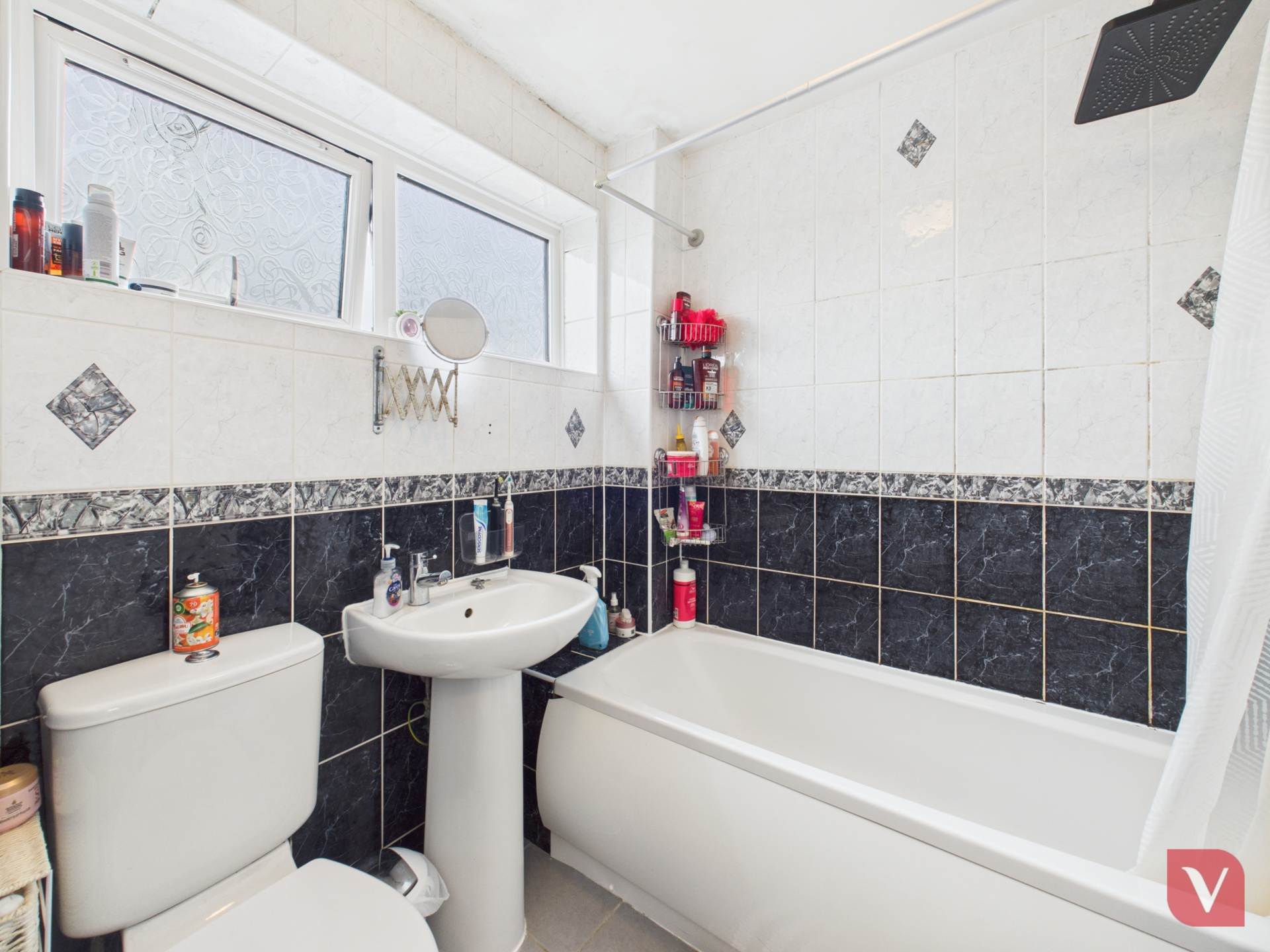 Petersfield Gardens, Luton, Image 4