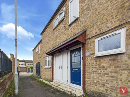 Petersfield Gardens, Luton