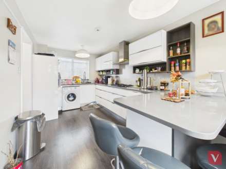 Petersfield Gardens, Luton, Image 3