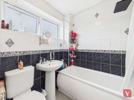 Petersfield Gardens, Luton, Image 4