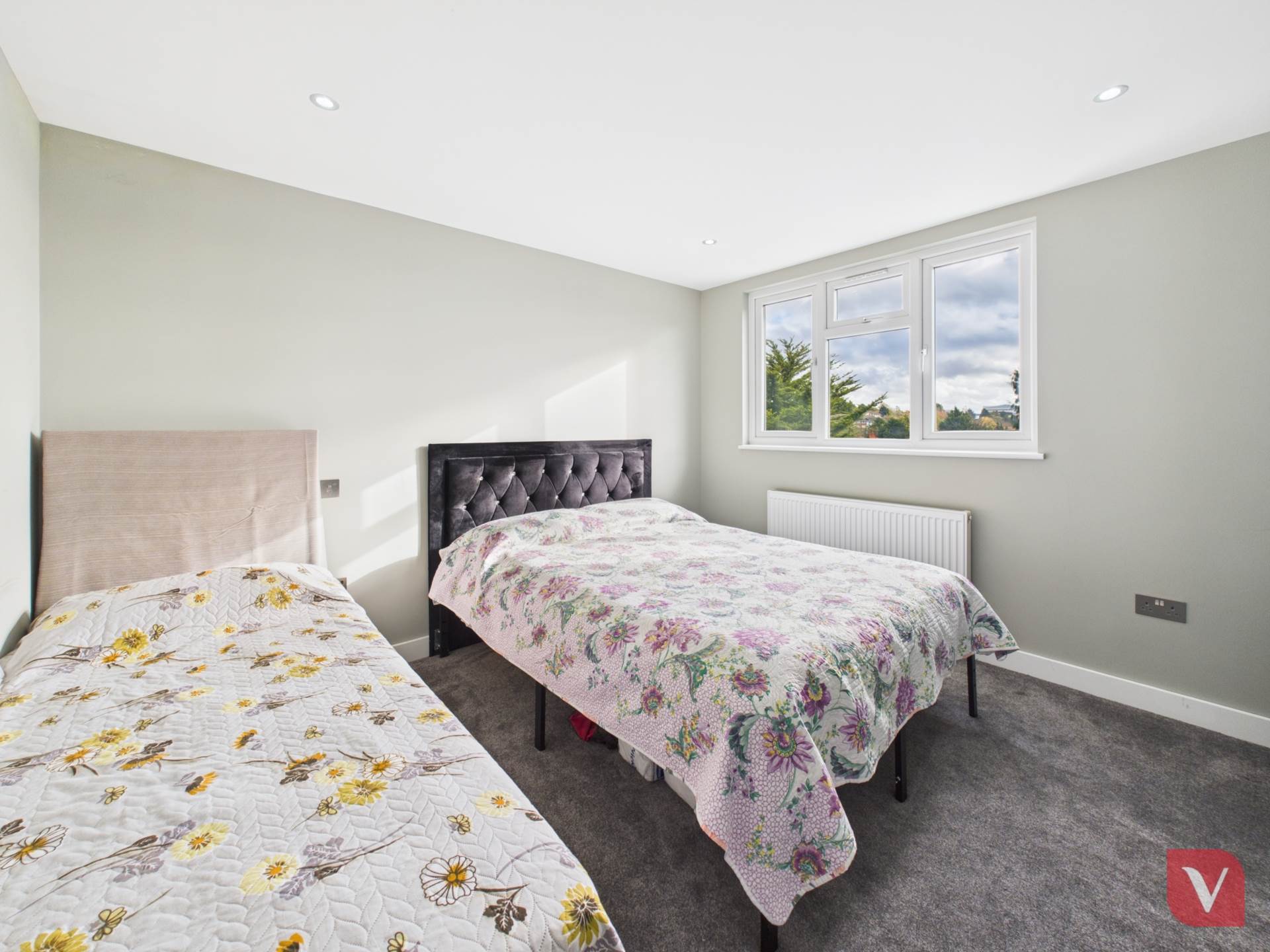 Crawley Green Road, Luton, Image 15