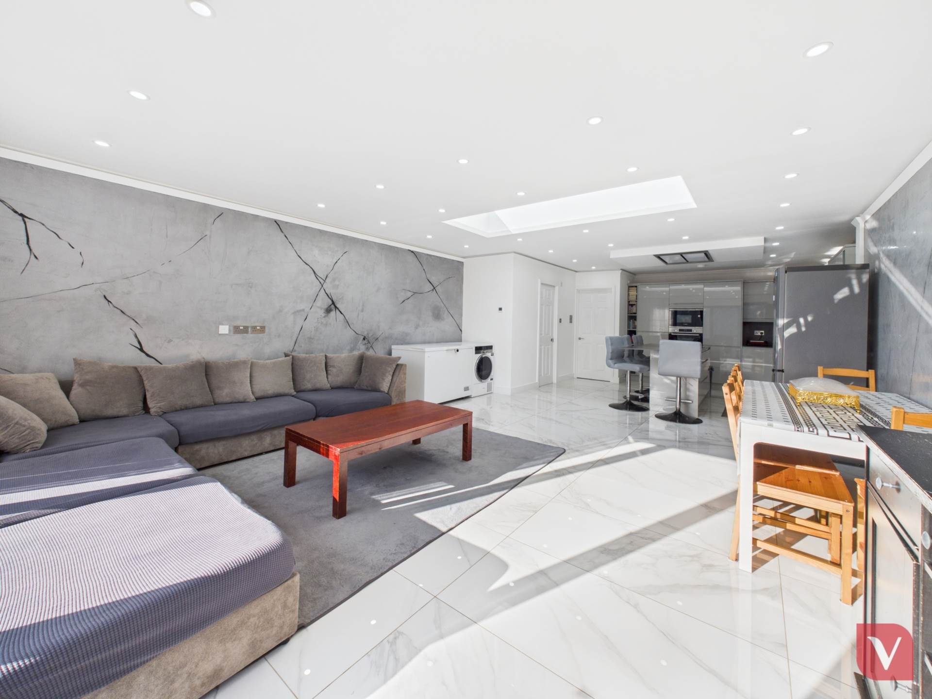 Crawley Green Road, Luton, Image 2