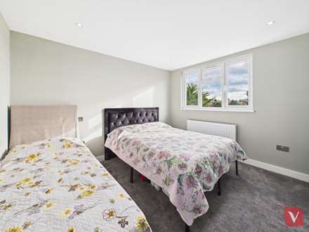 Crawley Green Road, Luton, Image 15