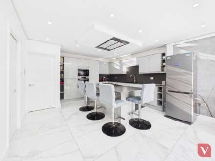 Crawley Green Road, Luton, Image 4