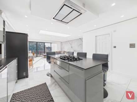 Crawley Green Road, Luton, Image 5