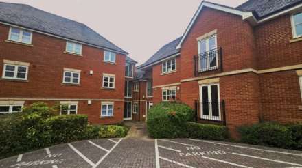 3 Bedroom Apartment, Darwin Close, Milton Keynes