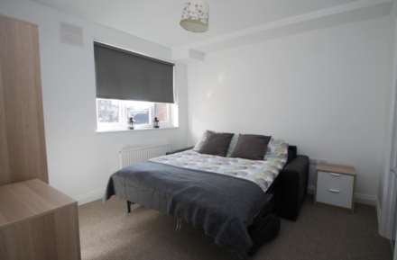 1 Bedroom House Share, High Street, Rushden